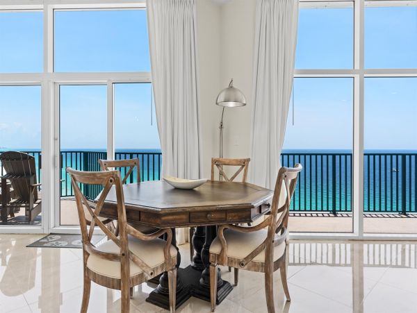 Beachfront Penthouse with Amazing Views in Destin