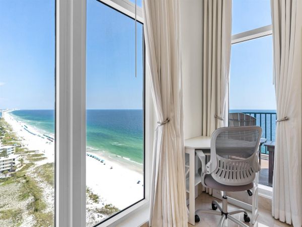 Beachfront Penthouse with Amazing Views in Destin