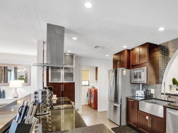 Lakefront 3 Bedroom Lovely Home with Private Pool
