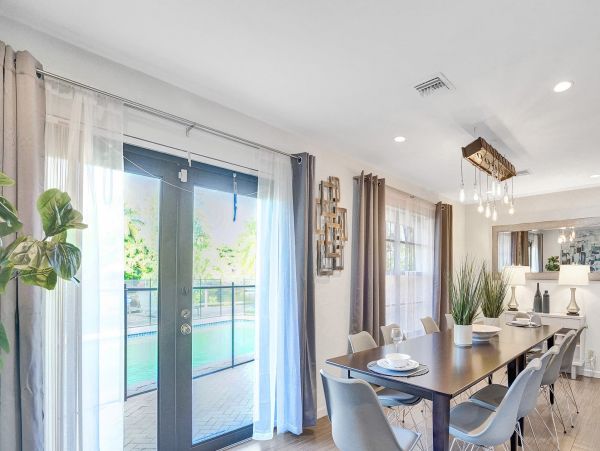 Lakefront 3 Bedroom Lovely Home with Private Pool