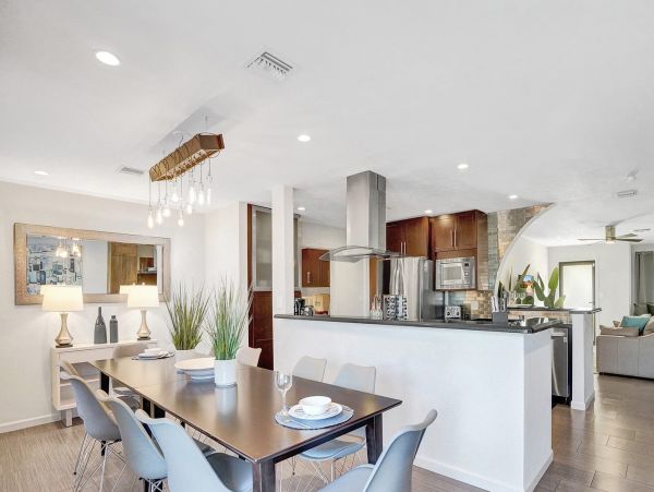 Lakefront 3 Bedroom Lovely Home with Private Pool