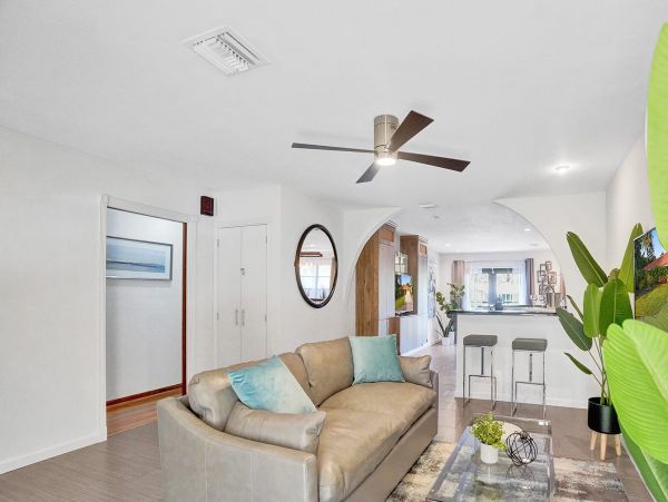 Lakefront 3 Bedroom Lovely Home with Private Pool