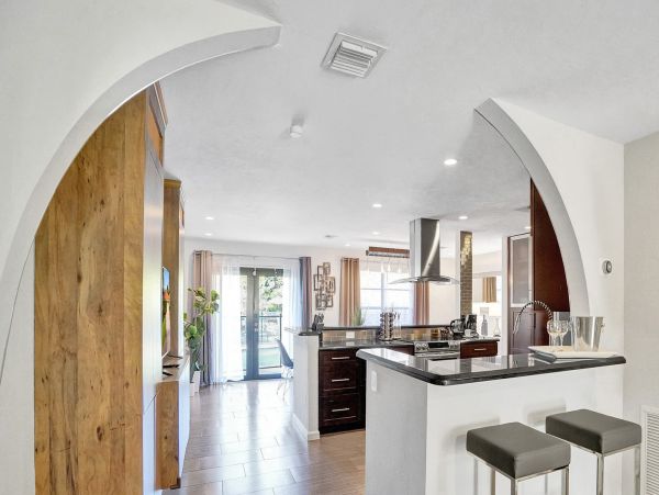 Lakefront 3 Bedroom Lovely Home with Private Pool