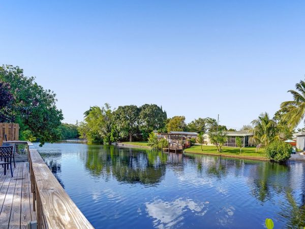 Lakefront 3 Bedroom Lovely Home with Private Pool