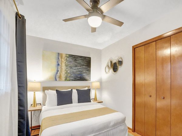Lakefront 3 Bedroom Lovely Home with Private Pool