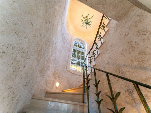 Classical Villa with 4 Bedrooms and Amazing Views