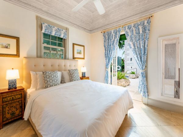 Classical Villa with 4 Bedrooms and Amazing Views
