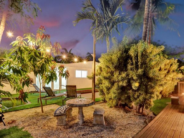 Perfect Getaway with 3 Bedrooms & Pool in Hollywood, FL