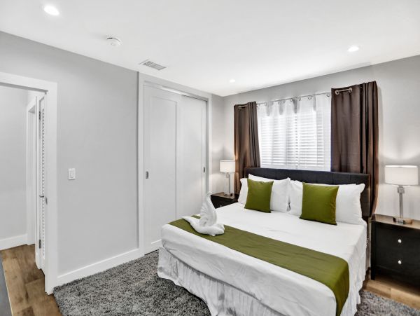 Perfect Getaway with 3 Bedrooms & Pool in Hollywood, FL