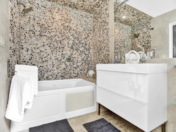 Perfect Getaway with 3 Bedrooms & Pool in Hollywood, FL