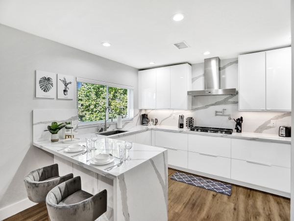 Perfect Getaway with 3 Bedrooms & Pool in Hollywood, FL
