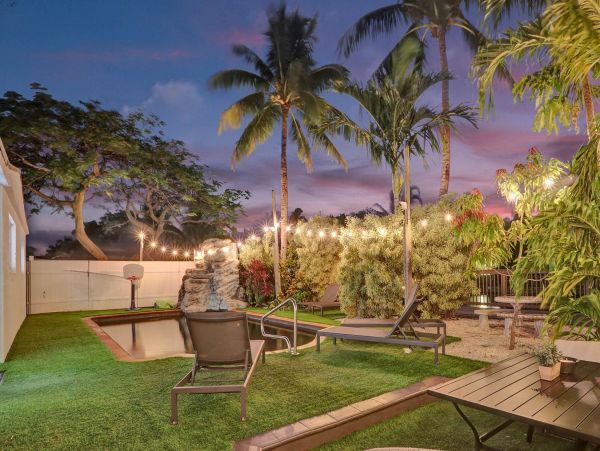 Perfect Getaway with 3 Bedrooms & Pool in Hollywood, FL