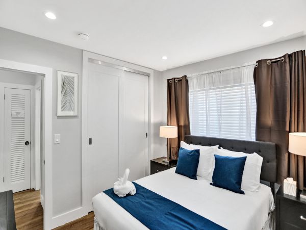 Perfect Getaway with 3 Bedrooms & Pool in Hollywood, FL