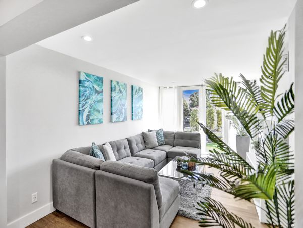 Perfect Getaway with 3 Bedrooms & Pool in Hollywood, FL