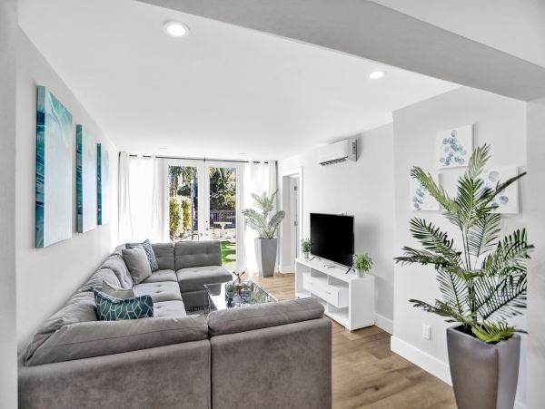 Perfect Getaway with 3 Bedrooms & Pool in Hollywood, FL