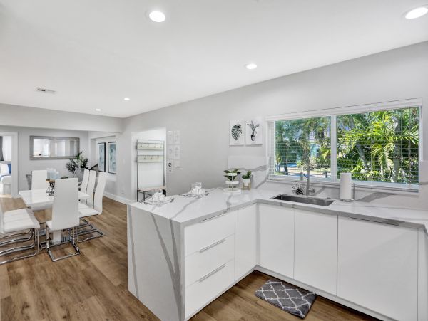 Perfect Getaway with 3 Bedrooms & Pool in Hollywood, FL