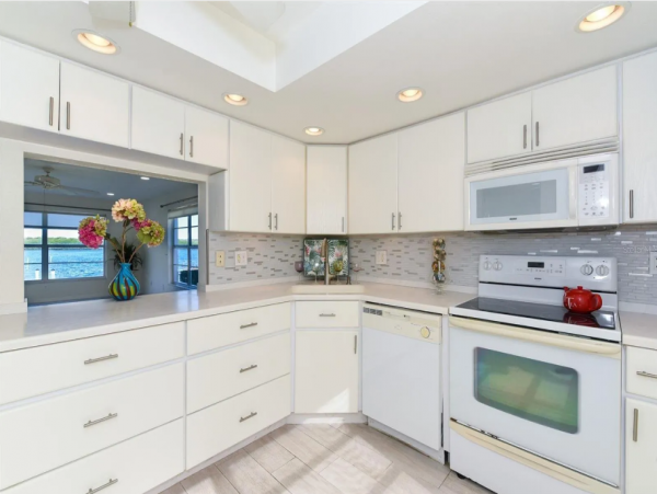 Longboat Key Condo with Bayview and 2 Bedrooms