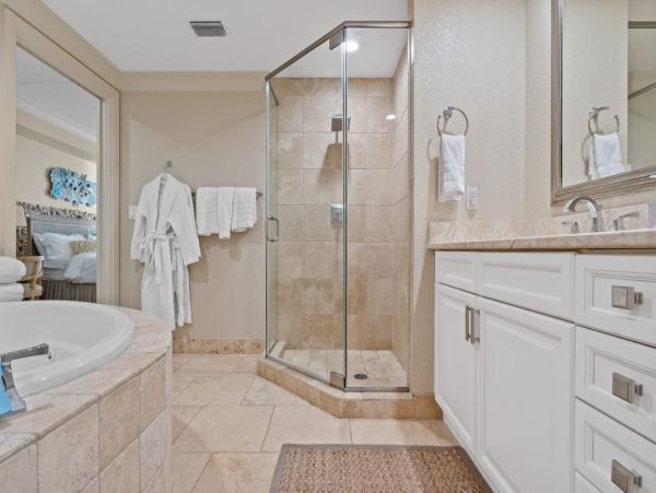 Gorgeous 4 Bedroom Vacation Condo with Full Ocean Views