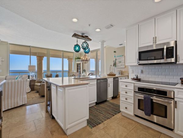 Gorgeous 4 Bedroom Vacation Condo with Full Ocean Views