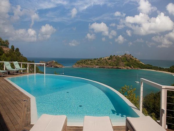 Exquisite Villa with 6 Bedrooms and infinity pool in Antigua