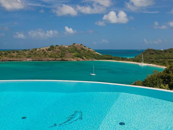 Exquisite Villa with 6 Bedrooms and infinity pool in Antigua