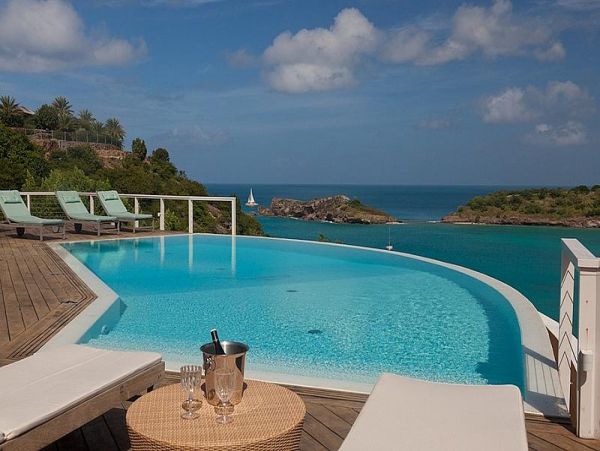 Exquisite Villa with 6 Bedrooms and infinity pool in Antigua