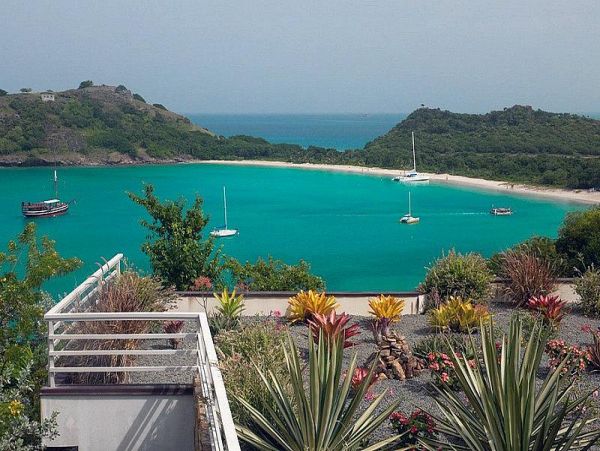 Exquisite Villa with 6 Bedrooms and infinity pool in Antigua