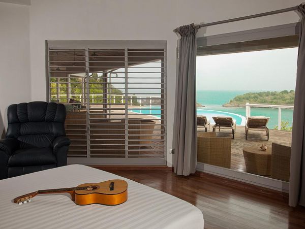 Exquisite Villa with 6 Bedrooms and infinity pool in Antigua