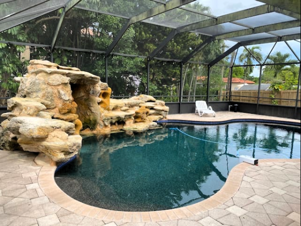 Miami home with 5 Bedrooms