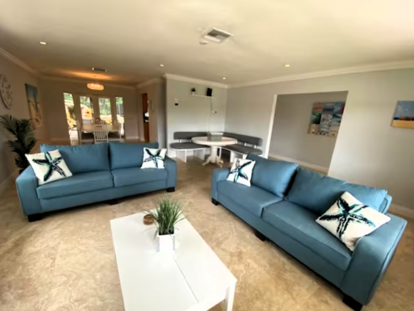 Miami home with 5 Bedrooms