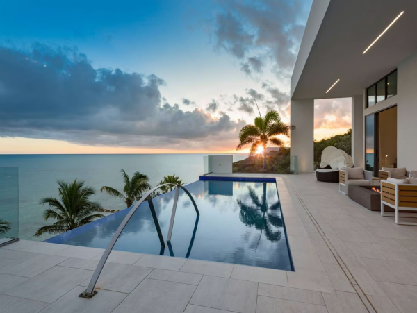 Luxury Villa Over 10,000 sq ft of Luxury Living Space
