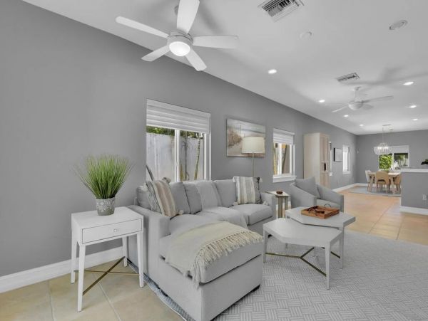 Fifth Avenue Luxury Cottage Steps From the Beach And Restaurants.