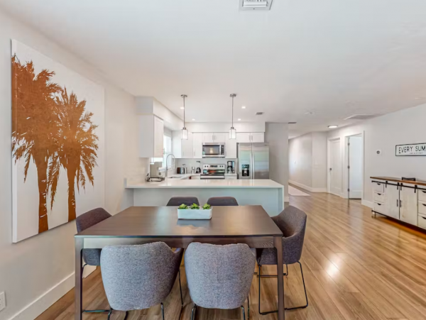 Lovely 3 Bedroom Vacation Pool Home in Naples
