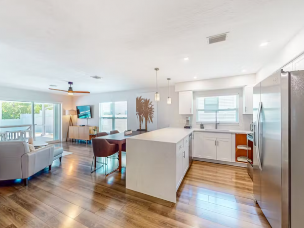 Lovely 3 Bedroom Vacation Pool Home in Naples