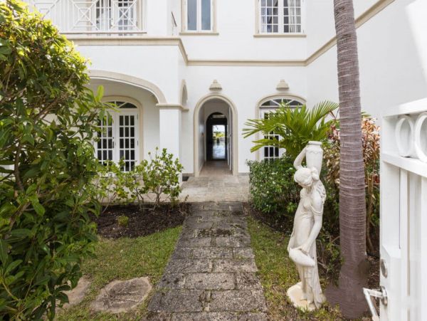 Steps to Beach Vacation Condo Three Bedroom