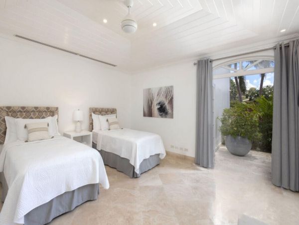 Steps to Beach Vacation Condo Three Bedroom