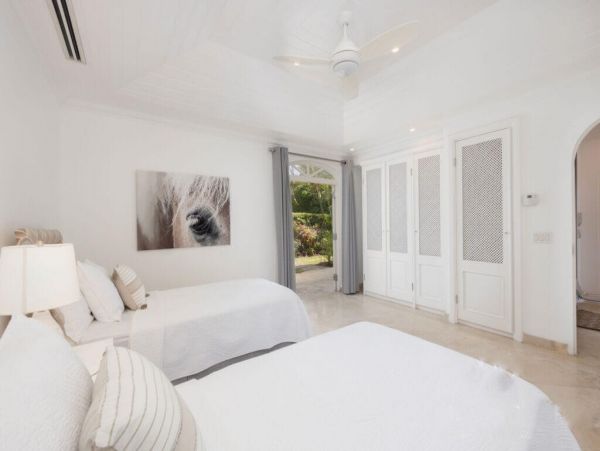 Steps to Beach Vacation Condo Three Bedroom