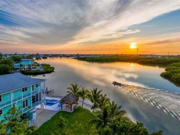 Breathtaking Waterfront Escape with Pool, Tiki Bar & Boat Ramp at Coco Plum