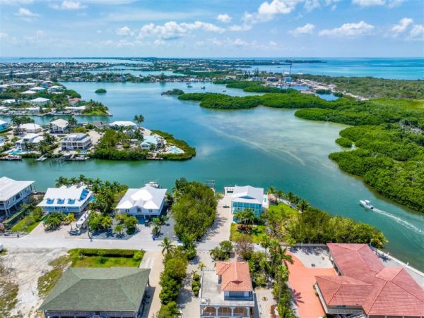 Breathtaking Waterfront Escape with Pool, Tiki Bar & Boat Ramp at Coco Plum