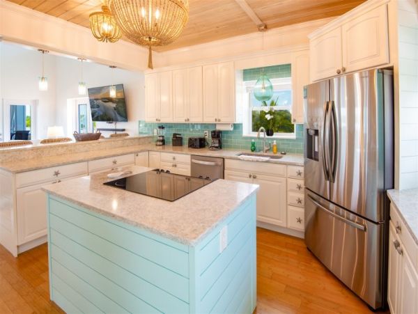 Breathtaking Waterfront Escape with Pool, Tiki Bar & Boat Ramp at Coco Plum