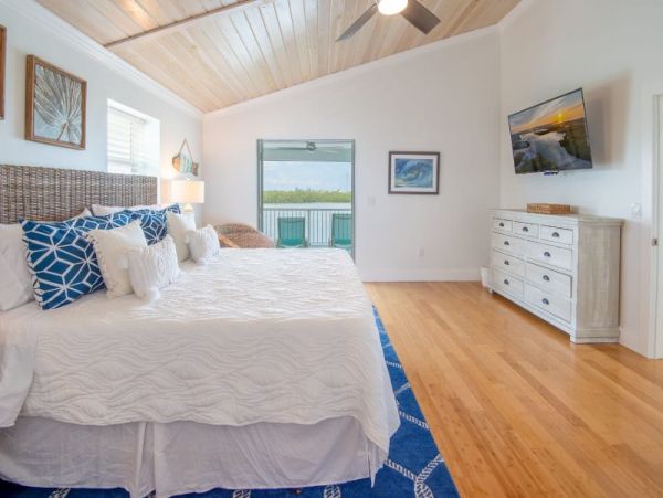 Breathtaking Waterfront Escape with Pool, Tiki Bar & Boat Ramp at Coco Plum