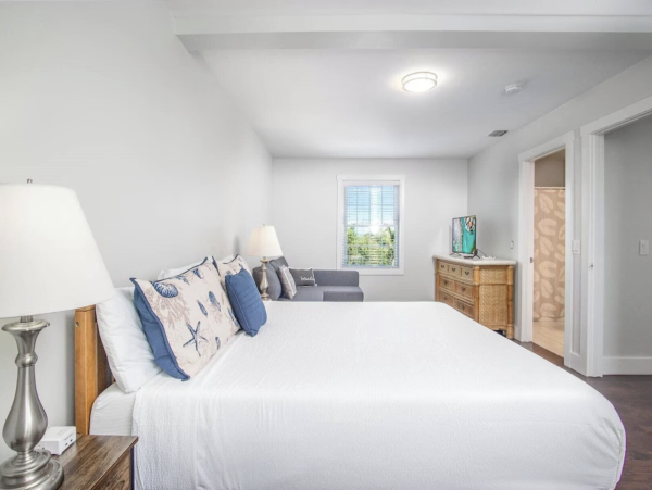 Florida Keys Oceanfront Vacation Rental Grassy Key Beachfront Home with Pool & Private Beach