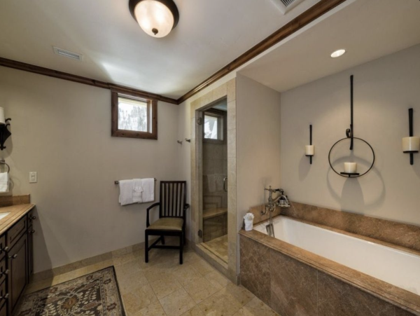 Prestigious Luxury Four Bedroom Vail Luxury Condo