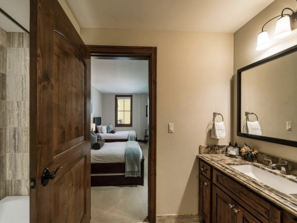 Prestigious Luxury Four Bedroom Vail Luxury Condo
