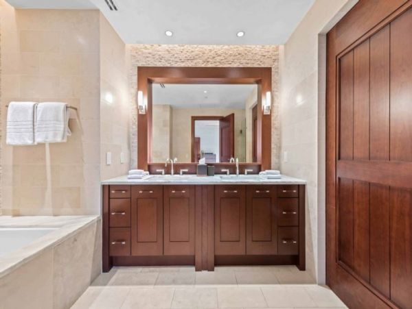Luxury Vacation Condo with 2 Bedrooms Plus Den