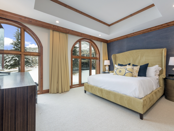 Pure Lionshead Vacation Rental