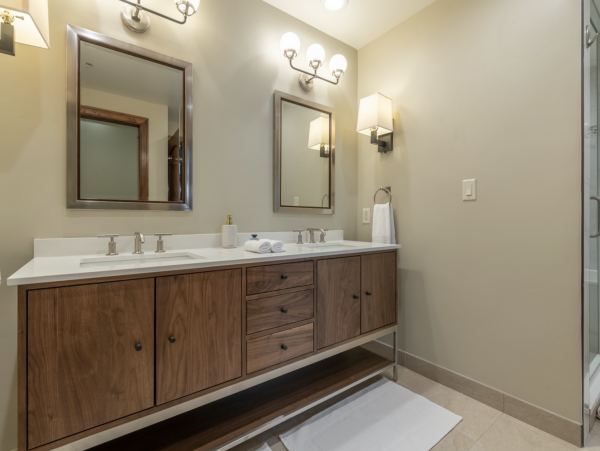 Pure Lionshead Vacation Rental