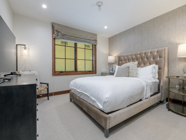Pure Lionshead Vacation Rental