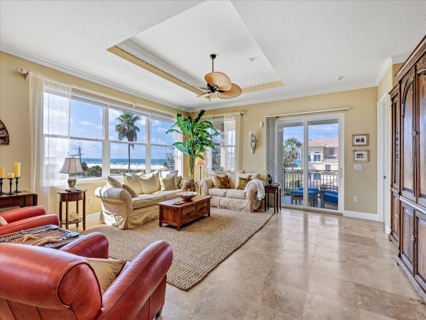 Charming 3-Bedroom Home with Pool Access on Siesta Key