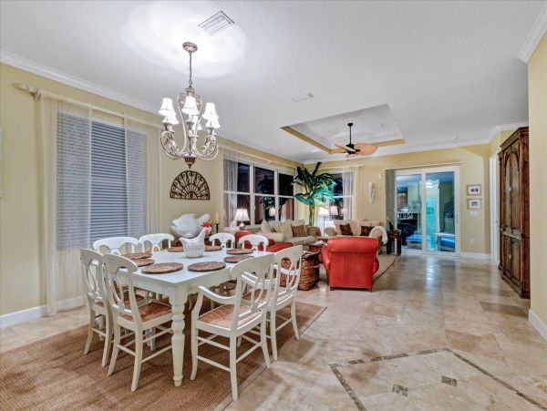 Charming 3-Bedroom Home with Pool Access on Siesta Key